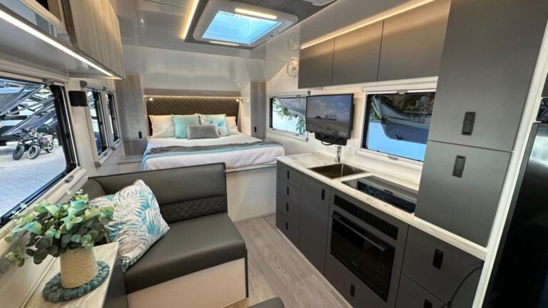18′ show van 2024