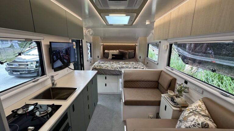 19′ show van 2024