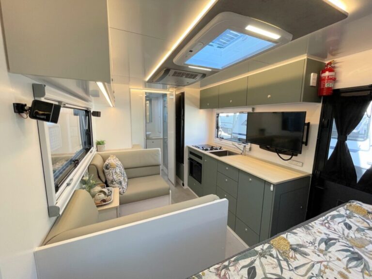 19′ show van 2022