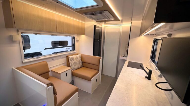 20′ show van 2024