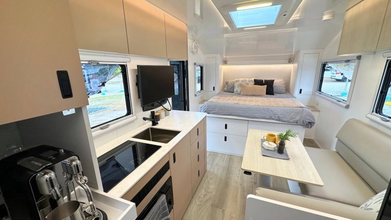 19′ show van 2025