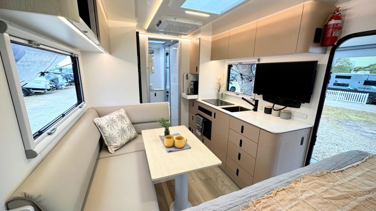 19′ show van 2025
