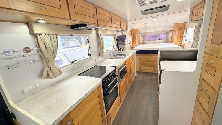 2015 Bushtracker 21' custom built (Full width)