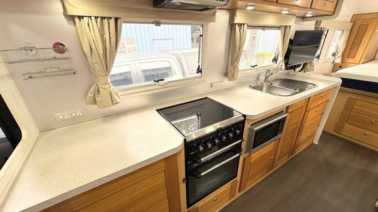 2015 Bushtracker 21' custom built (Full width)