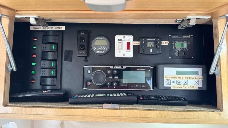 2015 Bushtracker 21' custom built (Full width)