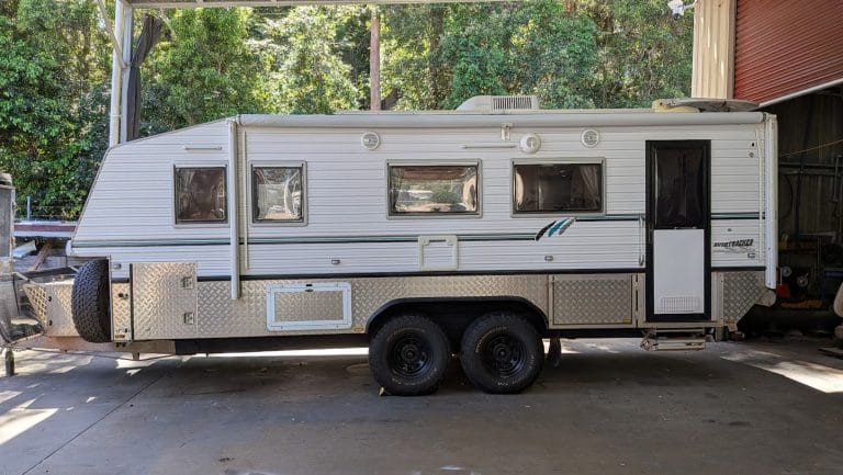 2015 Bushtracker 21' custom built (Full width)