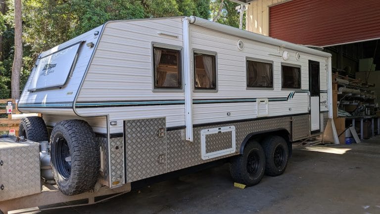 2015 Bushtracker 21' custom built (Full width)