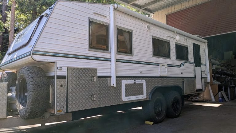 2015 Bushtracker 21' custom built (Full width)