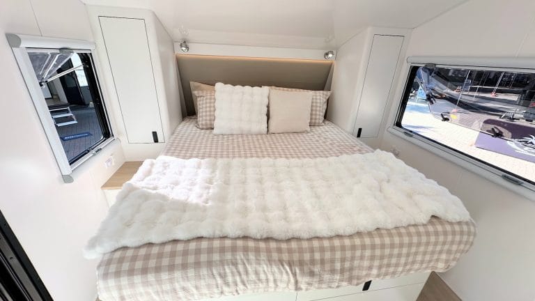 22′ show van 2026 (full width) rear club lounge