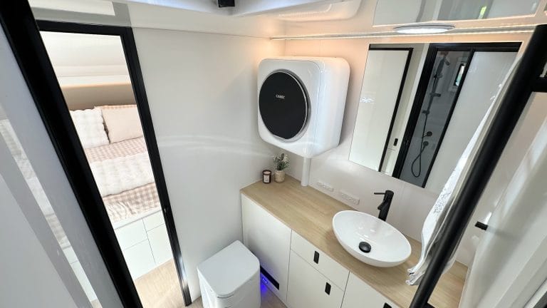 22′ show van 2026 (full width) rear club lounge